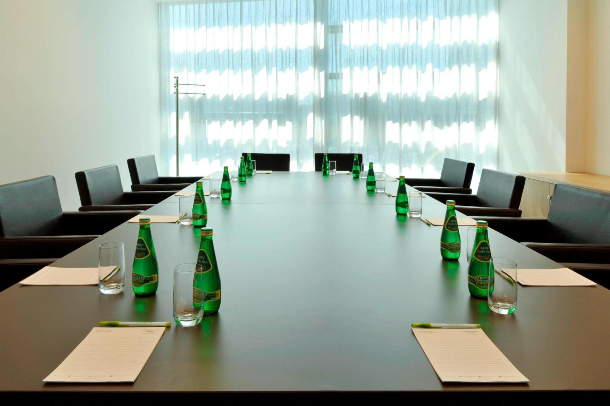 Courtyard By Marriott Waterfront 4*
