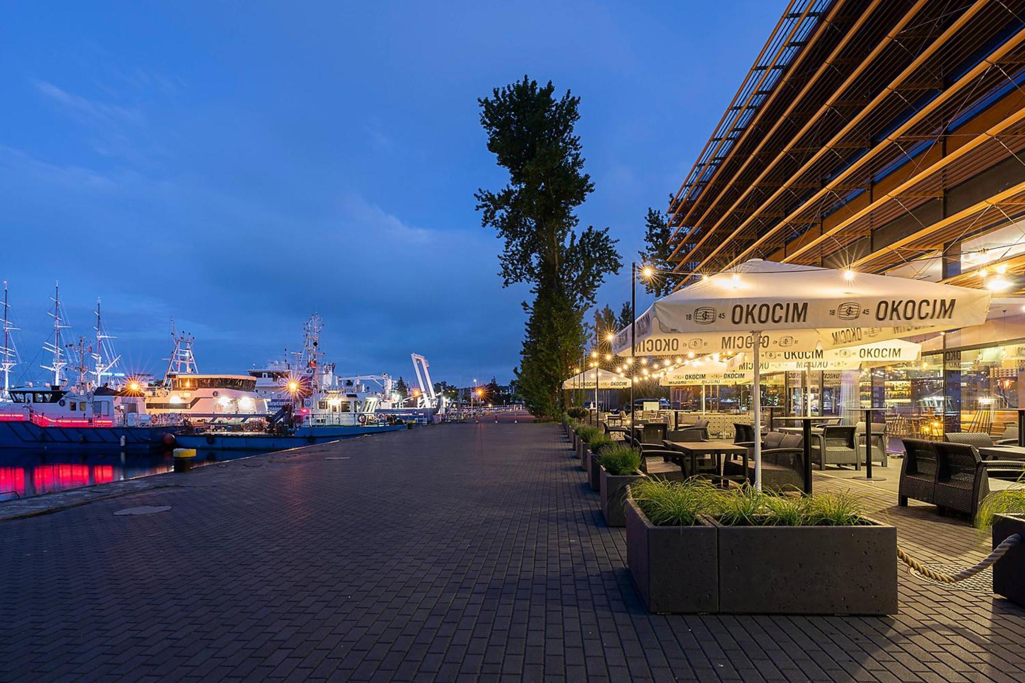 Courtyard By Marriott Waterfront Hotel